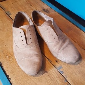 Tan dv slip on shoes